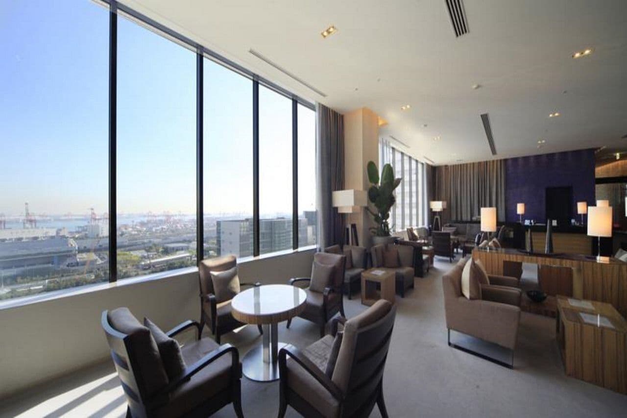 供应早餐、午餐和晚餐