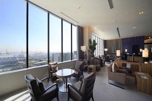 Breakfast, lunch and dinner served - SOTETSU GRAND FRESA Shinagawa Seaside (Tokyo)