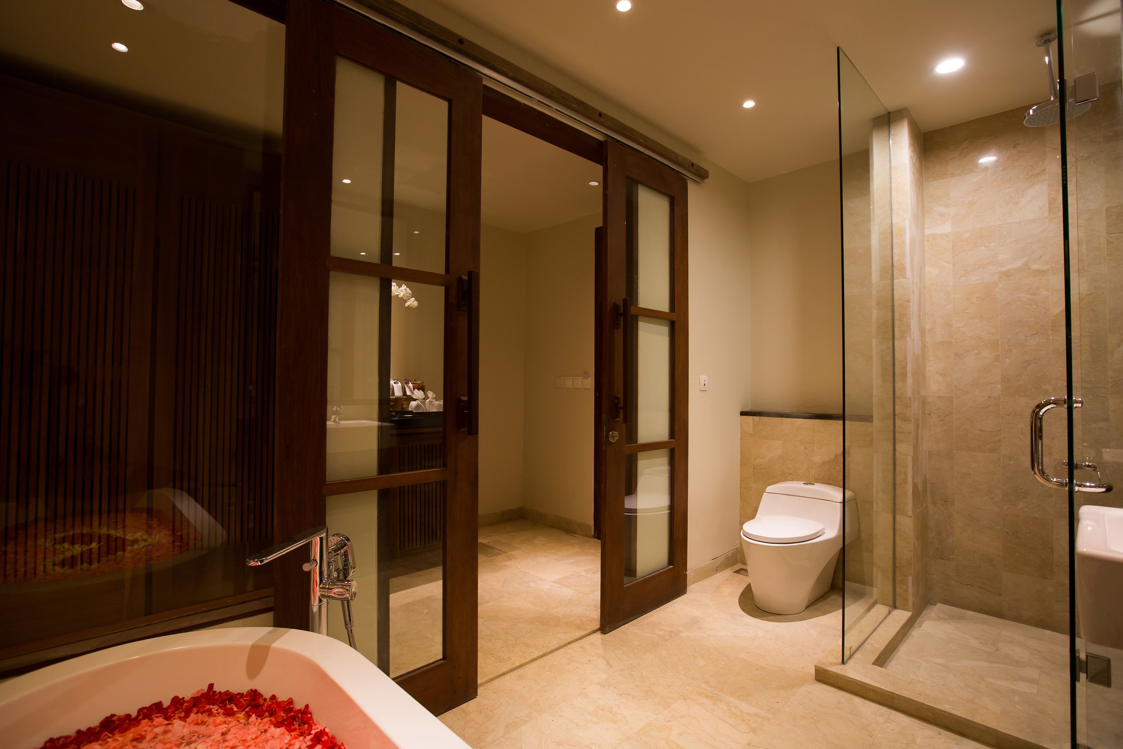 separate bathtub and shower, free toiletries, hair dryer, slippers