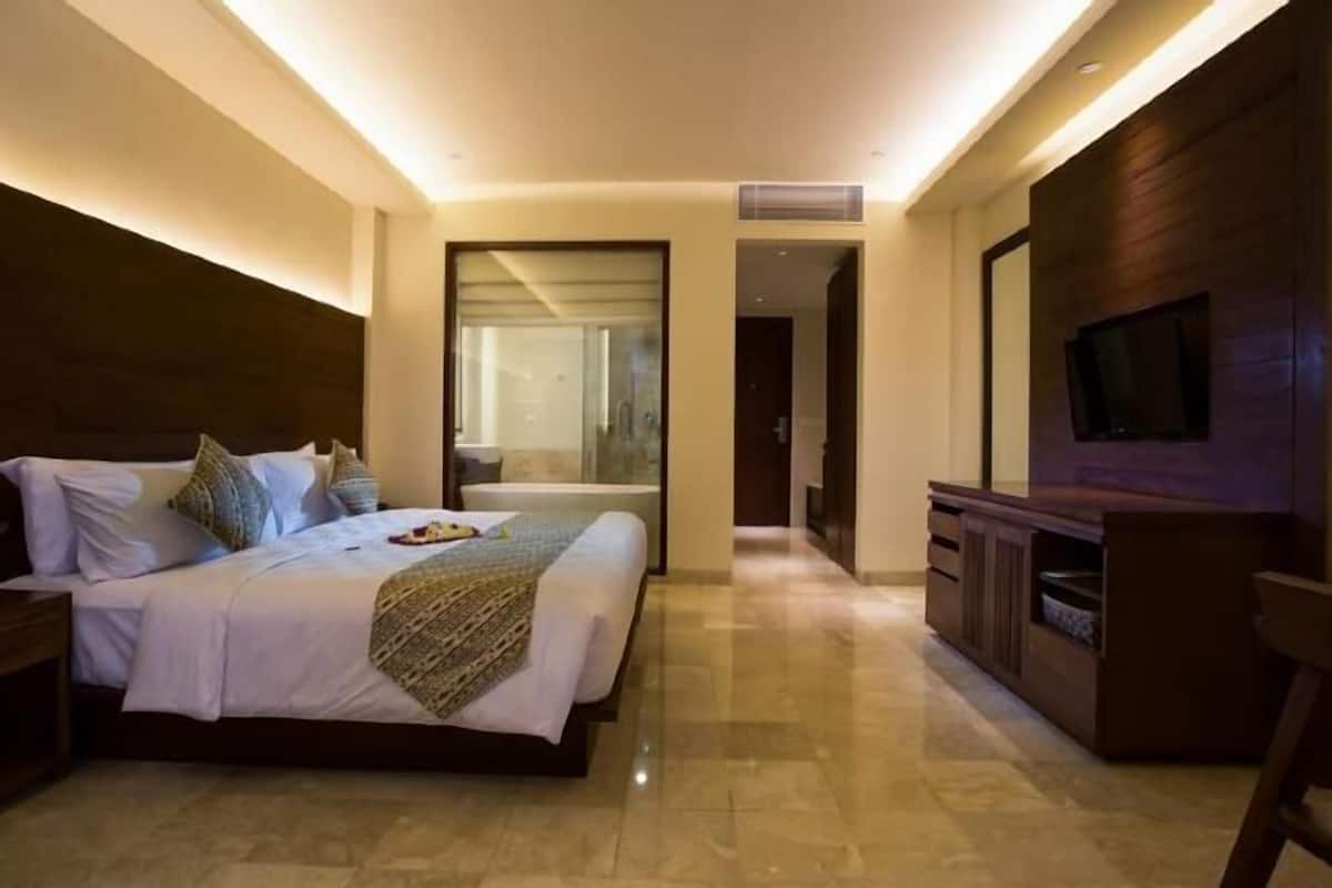 Minibar, in-room safe, desk, blackout drapes