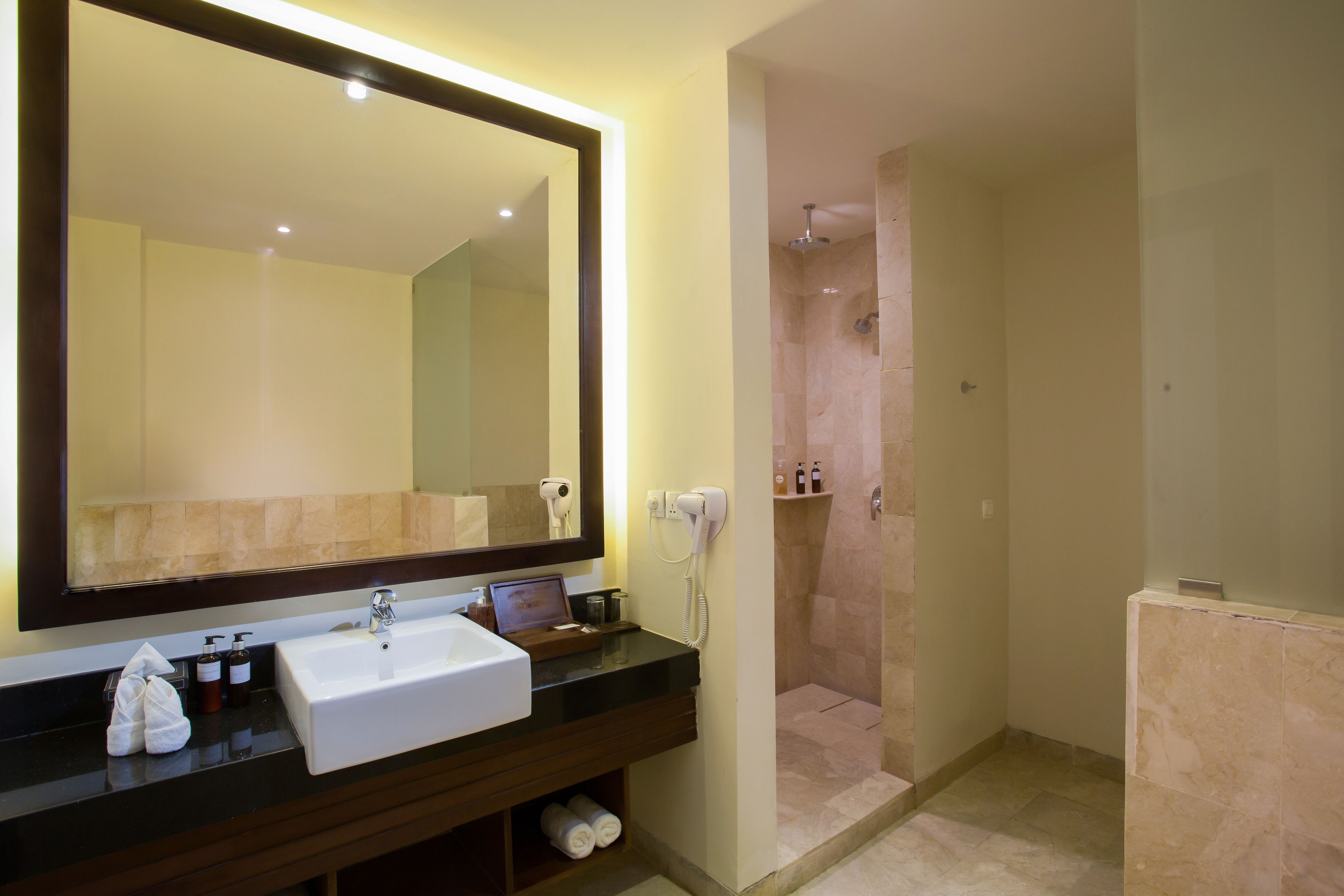 deluxe room | bathroom | separate bathtub and shower, free toiletries, hair dryer, slippers