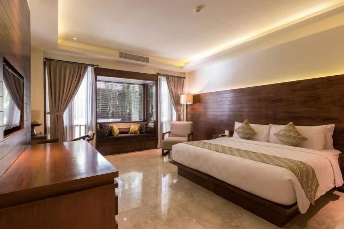 Minibar, in-room safe, desk, blackout drapes