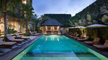 2 outdoor pools, pool umbrellas, pool loungers