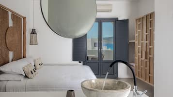 Suite Premium, 1 habitación, vista al mar | Baño | Amenidades de baño gratuitas, secadora de cabello, toallas