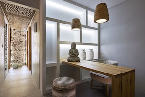 Body treatments, aromatherapy, deep-tissue massages, sports massages