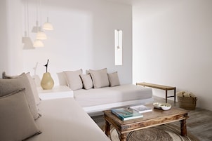 Suíte luxo, 1 quarto, vista parcial para o mar | Roupas de cama de algodão egípcio, roupas de cama premium
