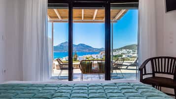 Suite junior, 1 habitación, hidromasaje, vista al mar | Sábanas de algodón egipcio y ropa de cama de alta calidad