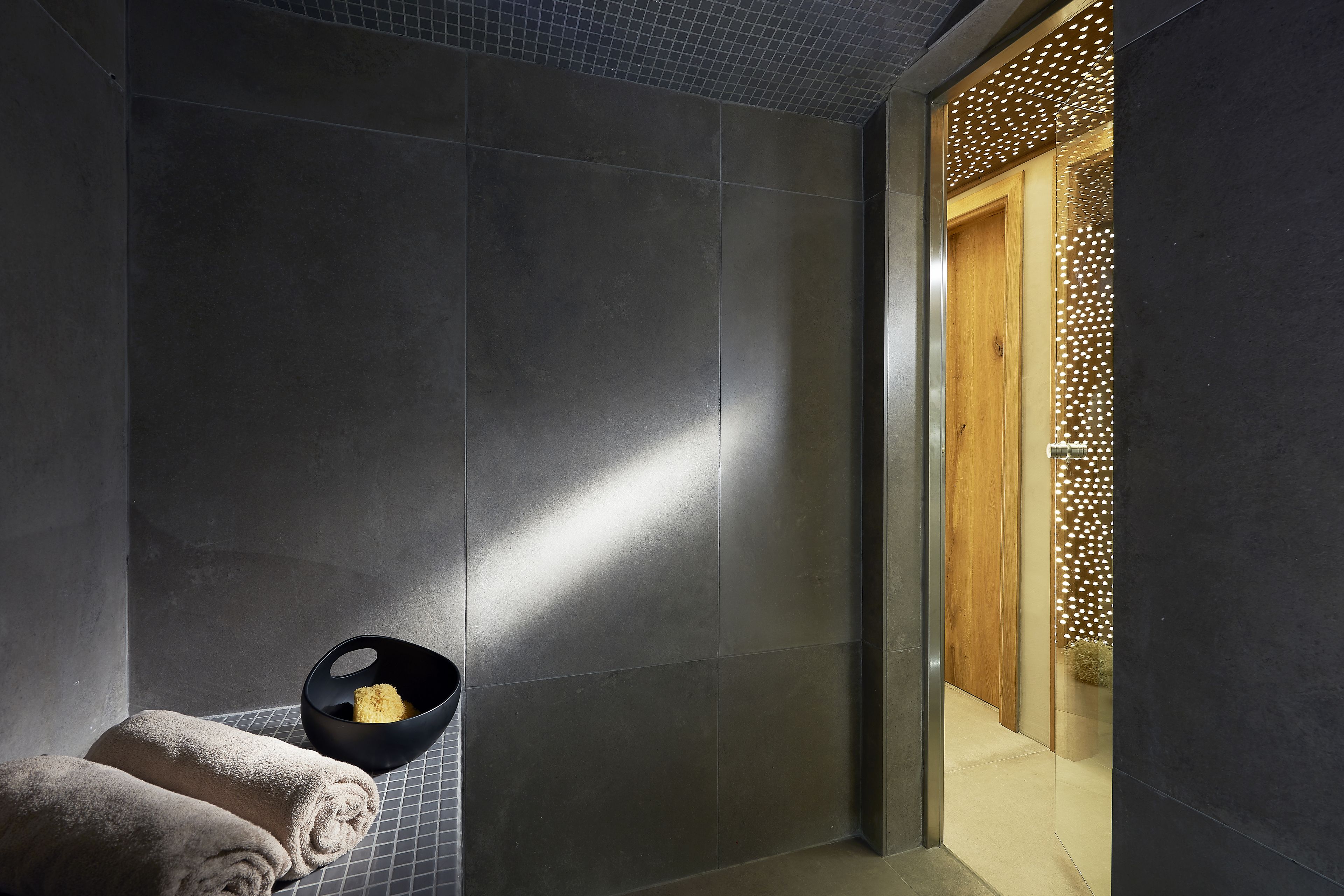 Body treatments, aromatherapy, deep-tissue massages, sports massages