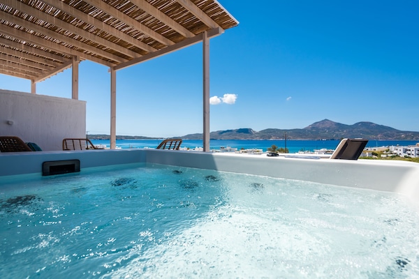 Junior Suite, 1 Bedroom, Jetted Tub, Sea View | Jetted tub