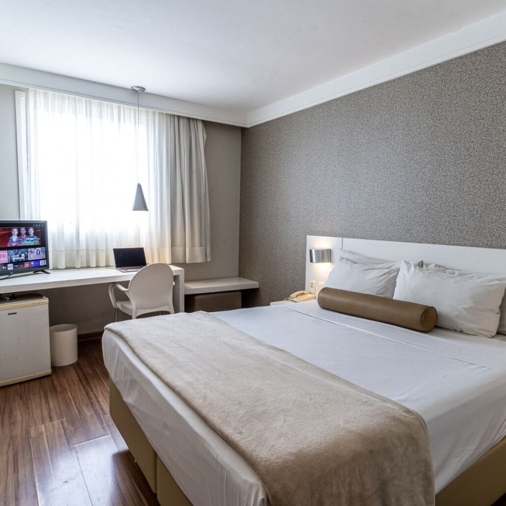 Kamar Double Standar, 1 Tempat Tidur Double | Minibar, brankas, meja kerja, dan tirai kedap cahaya