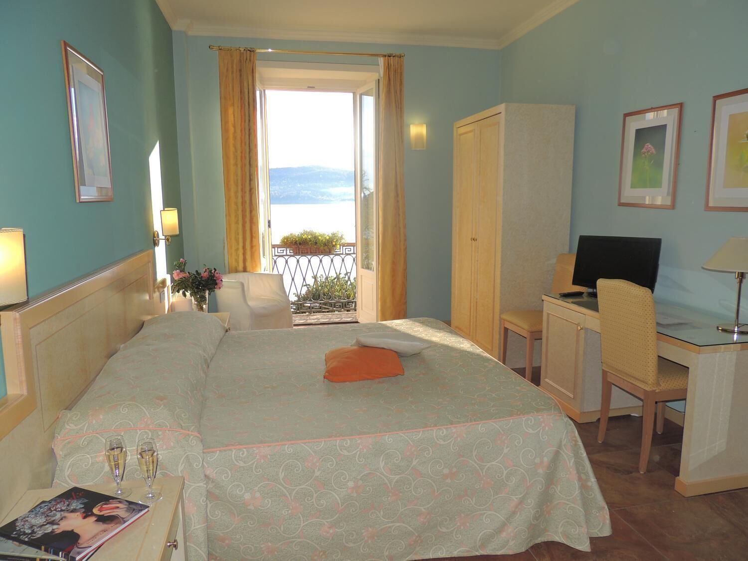 minibar, desk, cots/infant beds, rollaway beds