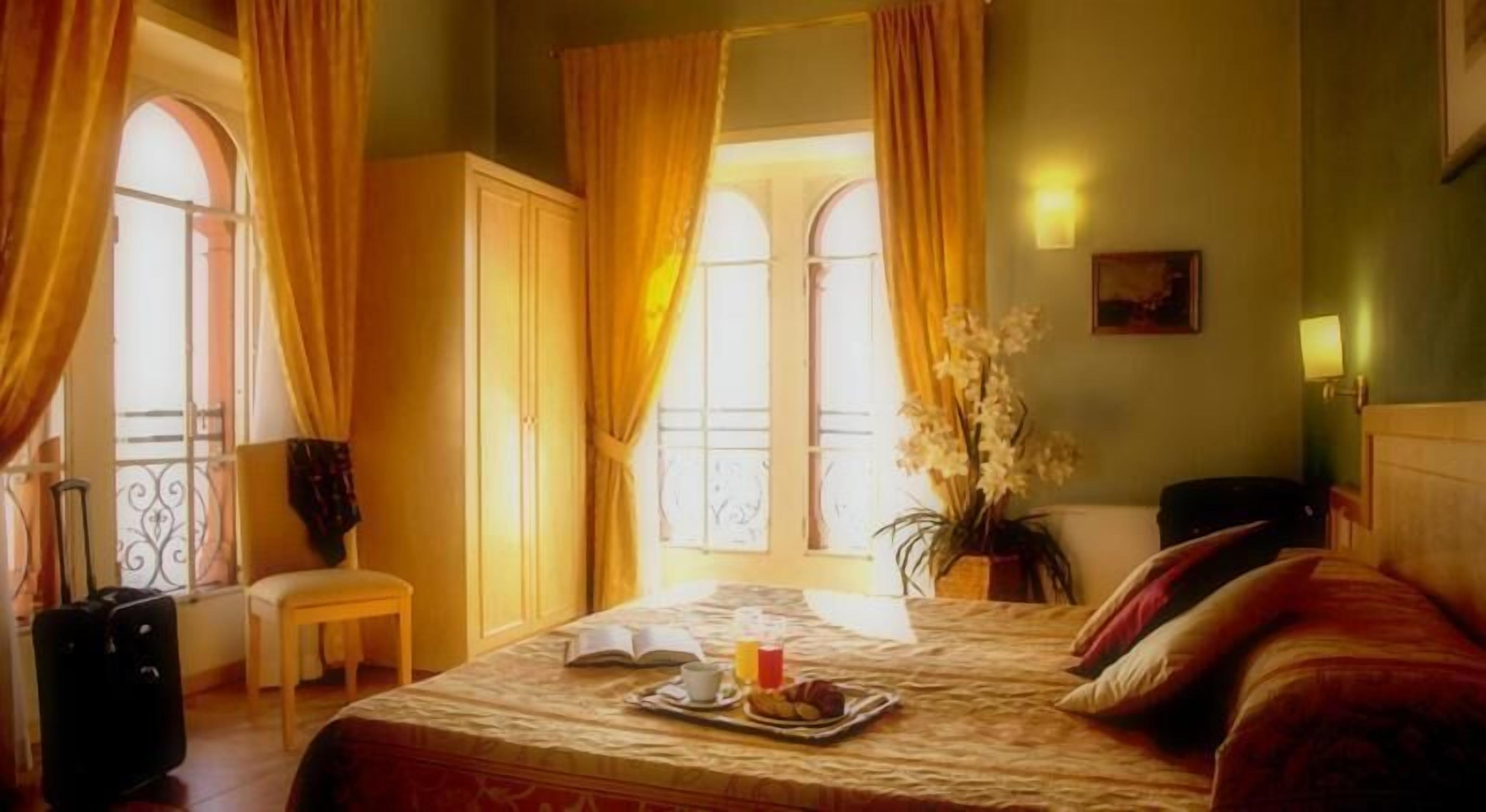 minibar, desk, cots/infant beds, rollaway beds