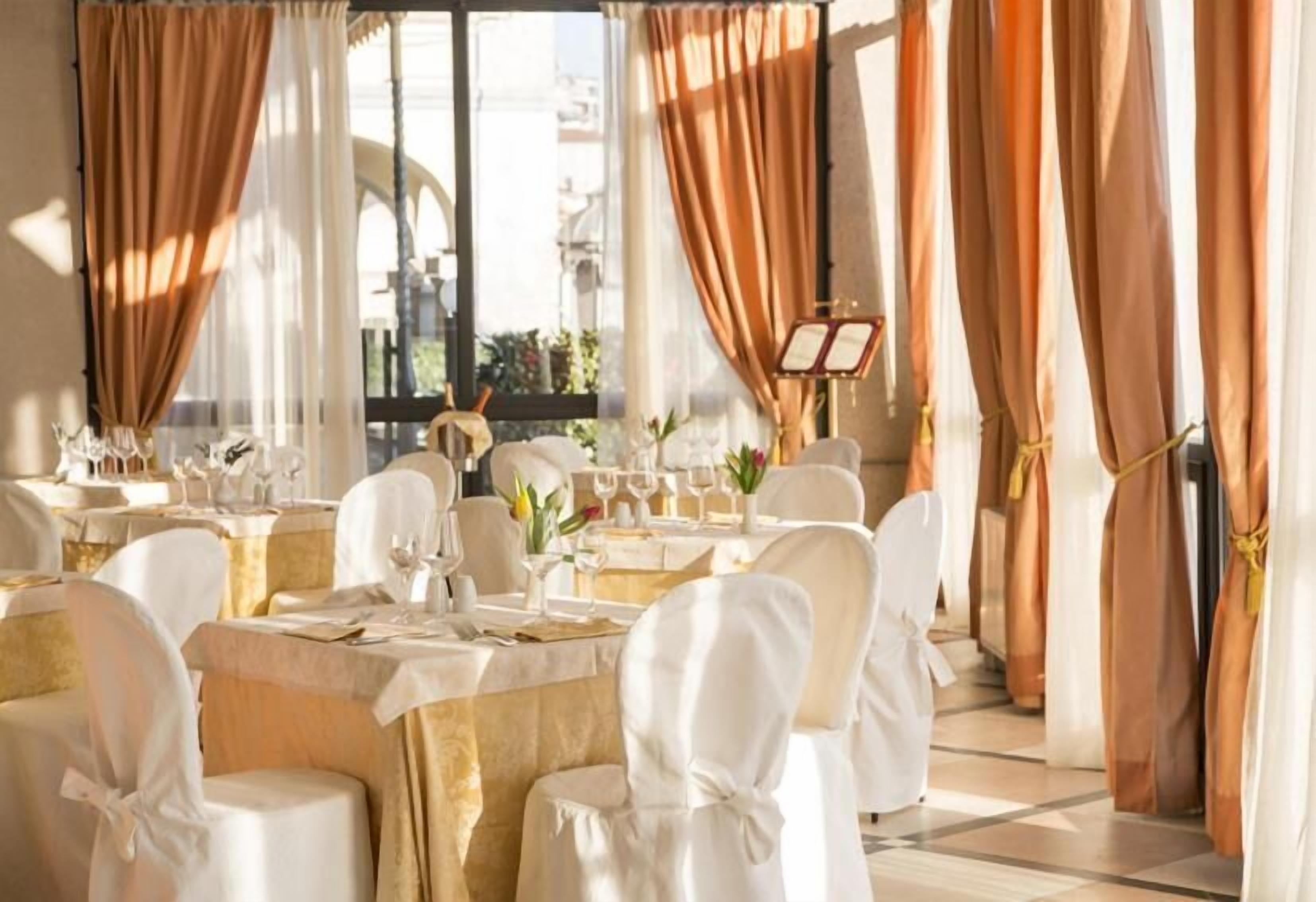 breakfast, lunch and dinner served