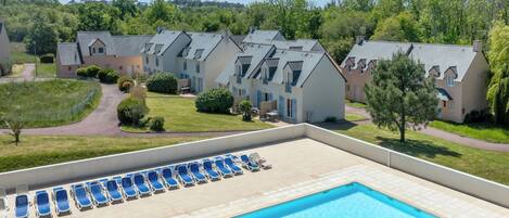 Piscine extérieure (ouverte en saison)