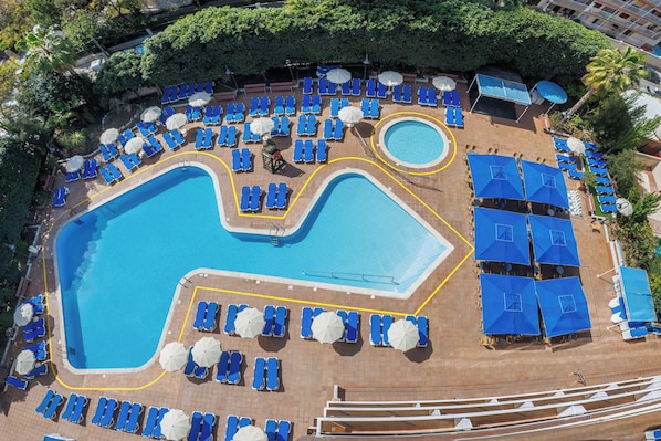 Piscine couverte, piscine extérieure