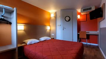 Standard Room, 1 Double Bed | Desk, free WiFi, bed sheets