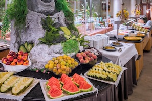 Frukost, lunch och middag serveras