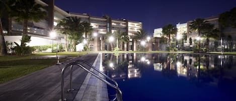 Piscina coperta, piscina all'aperto