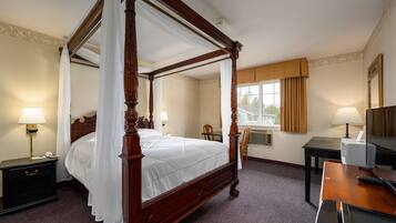 Romantic Room | 1 bedroom, desk, iron/ironing board, bed sheets