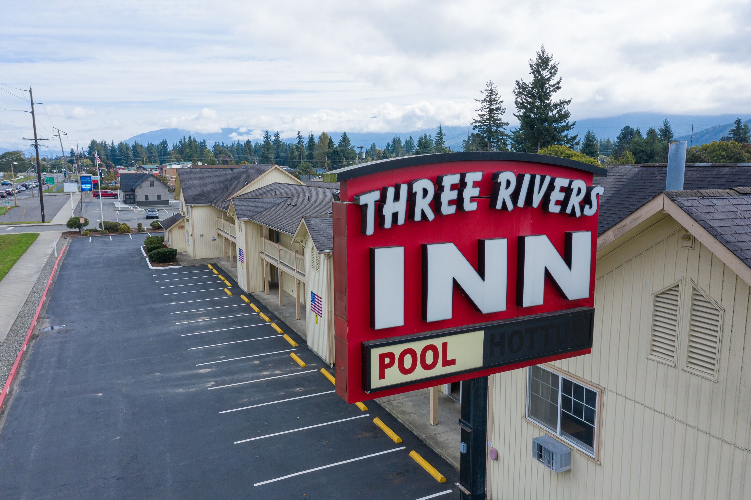 Segnaletica per la piscina dell'Hotel Three Rivers Inn.