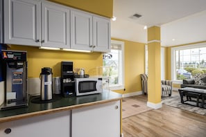 Coffee service - Three Rivers Inn (Sedro-Woolley)