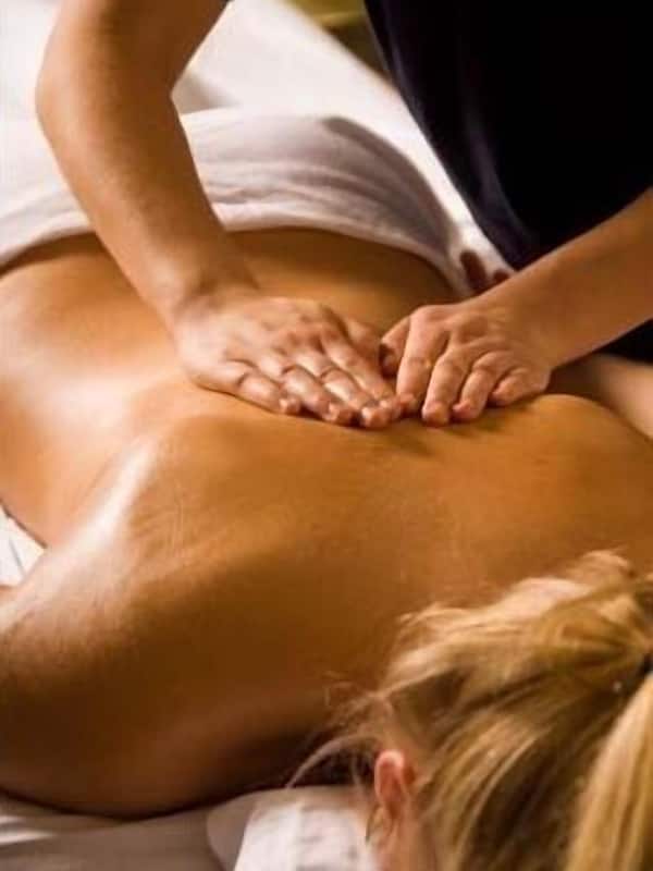 Tratamentos corporais, massagens com pedras quentes
