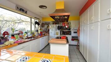 Petit déjeuner complet compris tous les jours