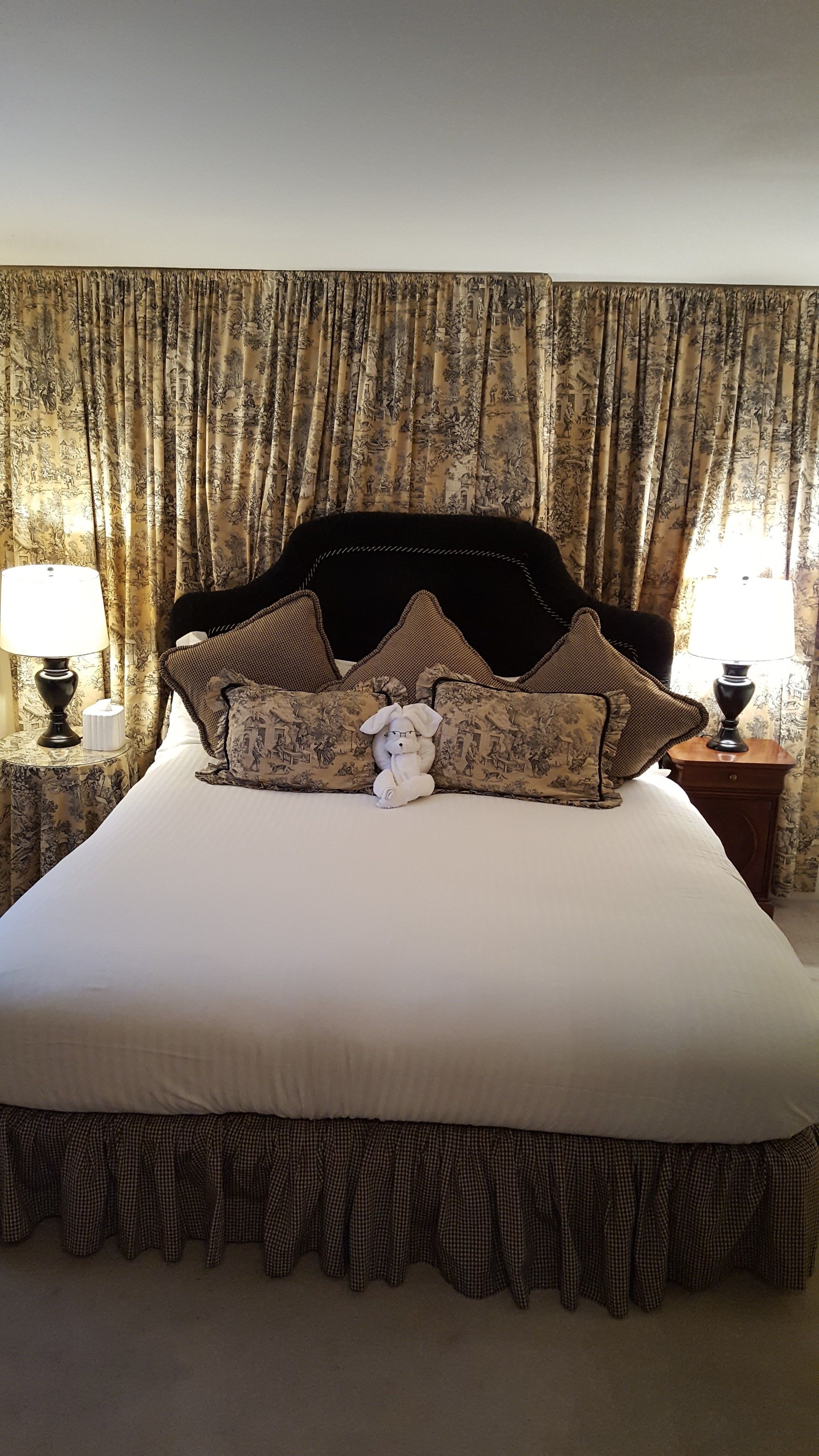 deluxe king room | frette italian sheets, premium bedding, individually decorated