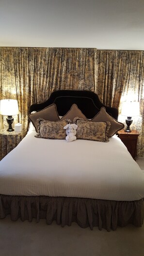 Deluxe King Room | Frette Italian sheets, premium bedding, individually decorated