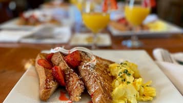 Daily cooked-to-order breakfast (USD 16.50 per person)