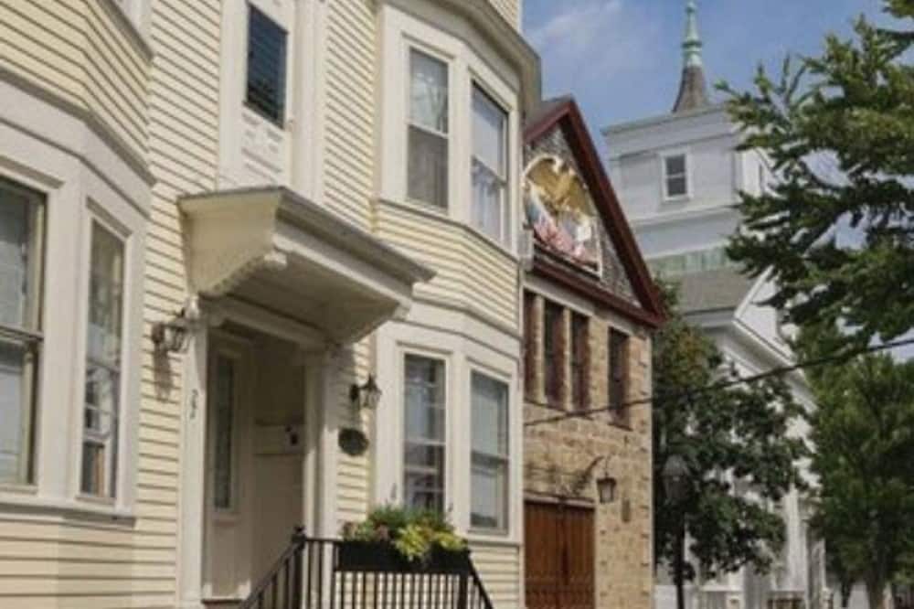 Cleveland House