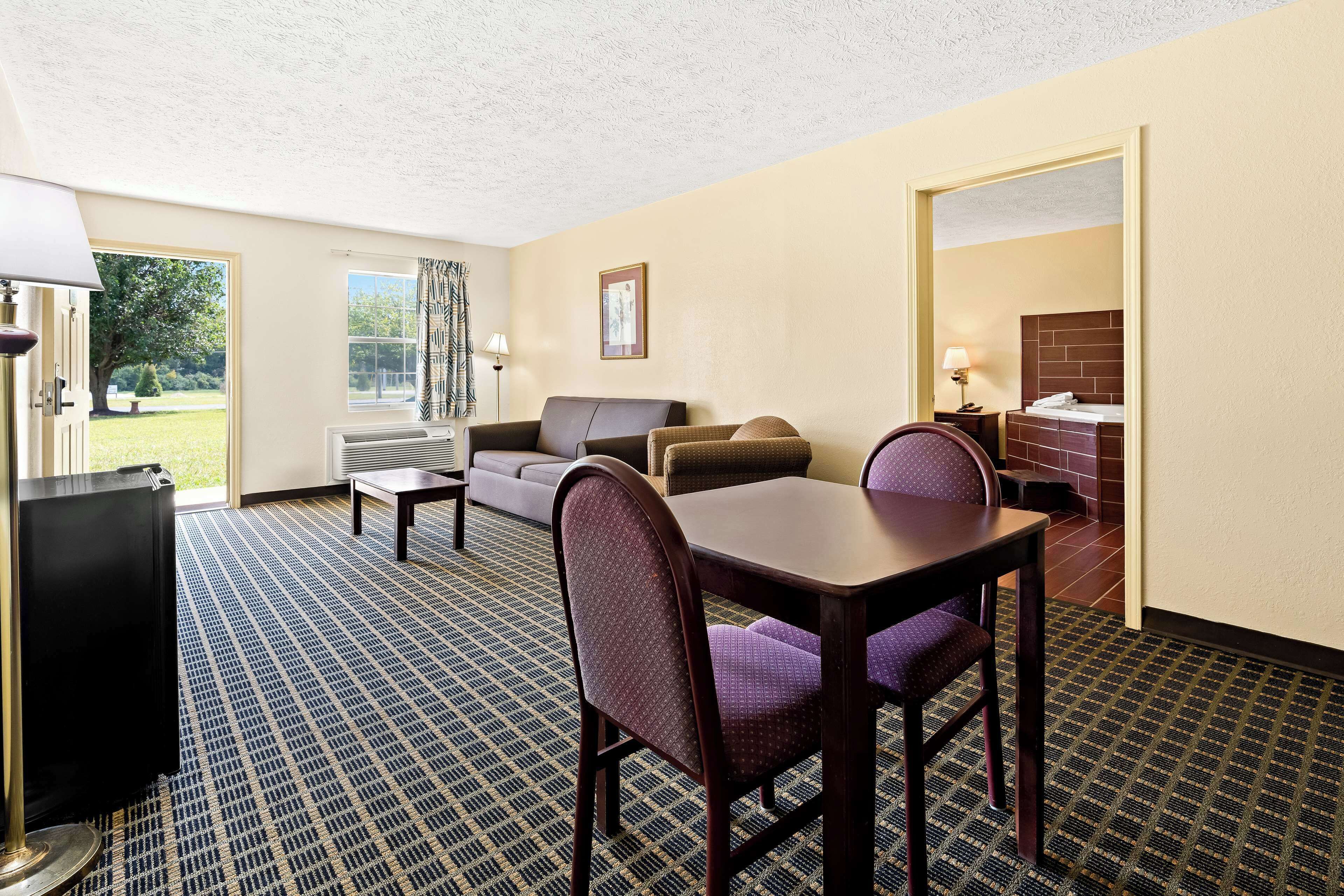 Suite, 1 King Bed | Blackout drapes, iron/ironing board, free WiFi, bed sheets