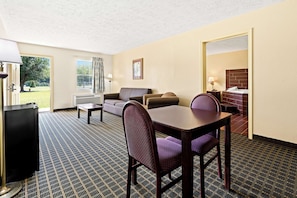 Suite, 1 King-Bett | Verdunkelungsvorhänge, Bügeleisen/Bügelbrett, kostenloses WLAN