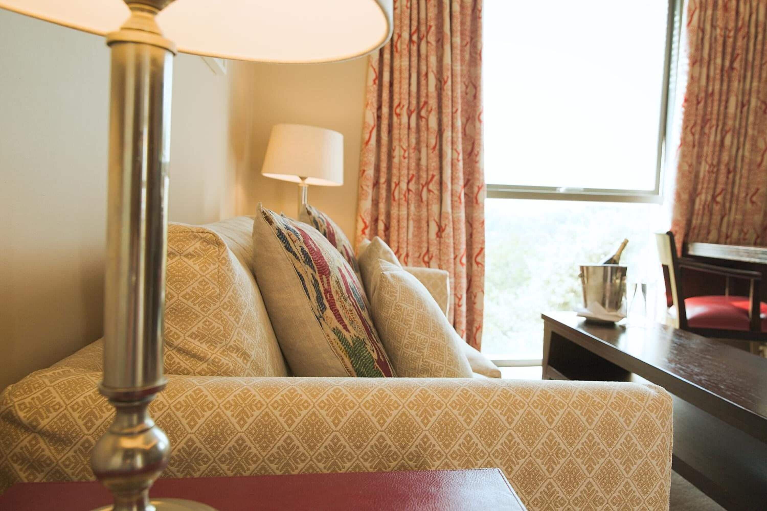 32-inch smart tv with satellite channels, tv