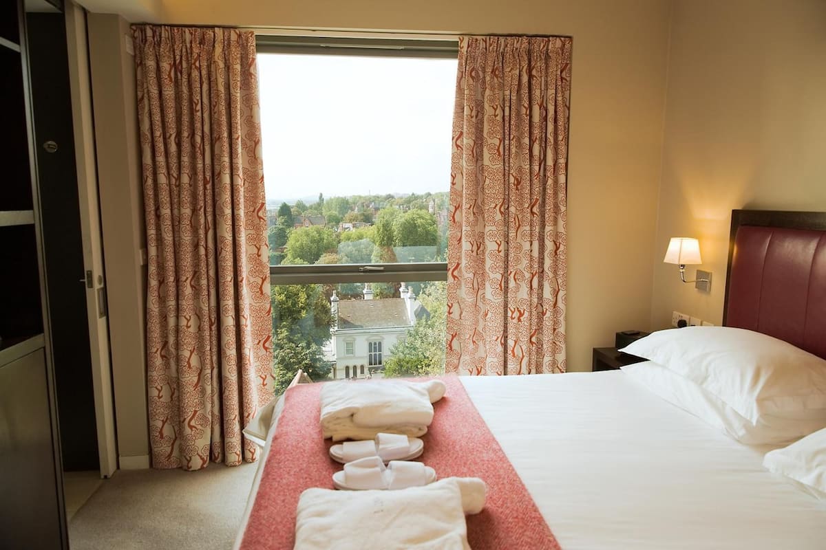 1 bedroom, premium bedding, minibar, in-room safe