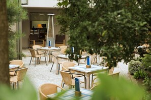 Breakfast, lunch, dinner and brunch served - Hart's Hotel (Nottingham)