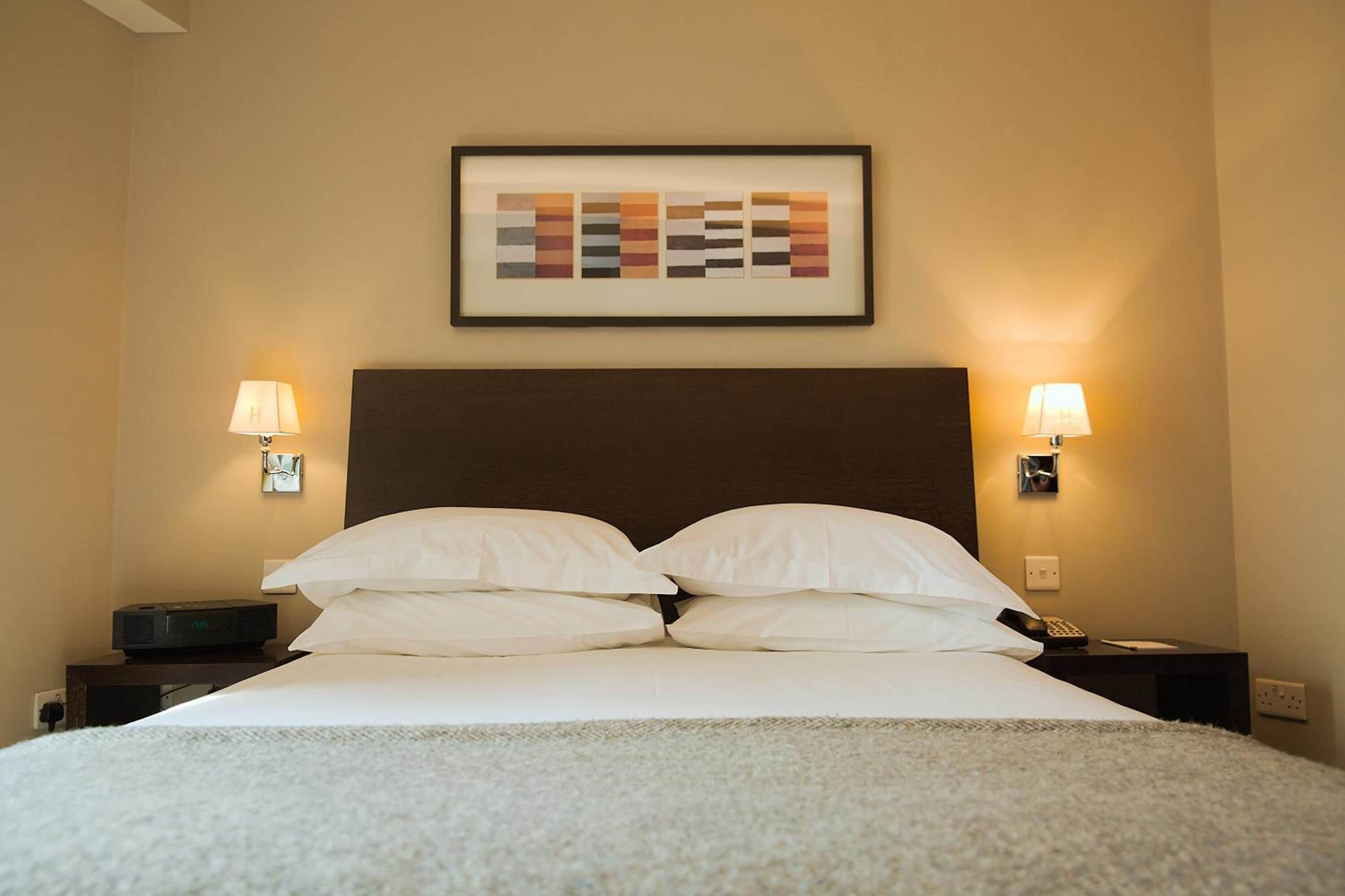 Ropa de cama de alta calidad y minibar 
