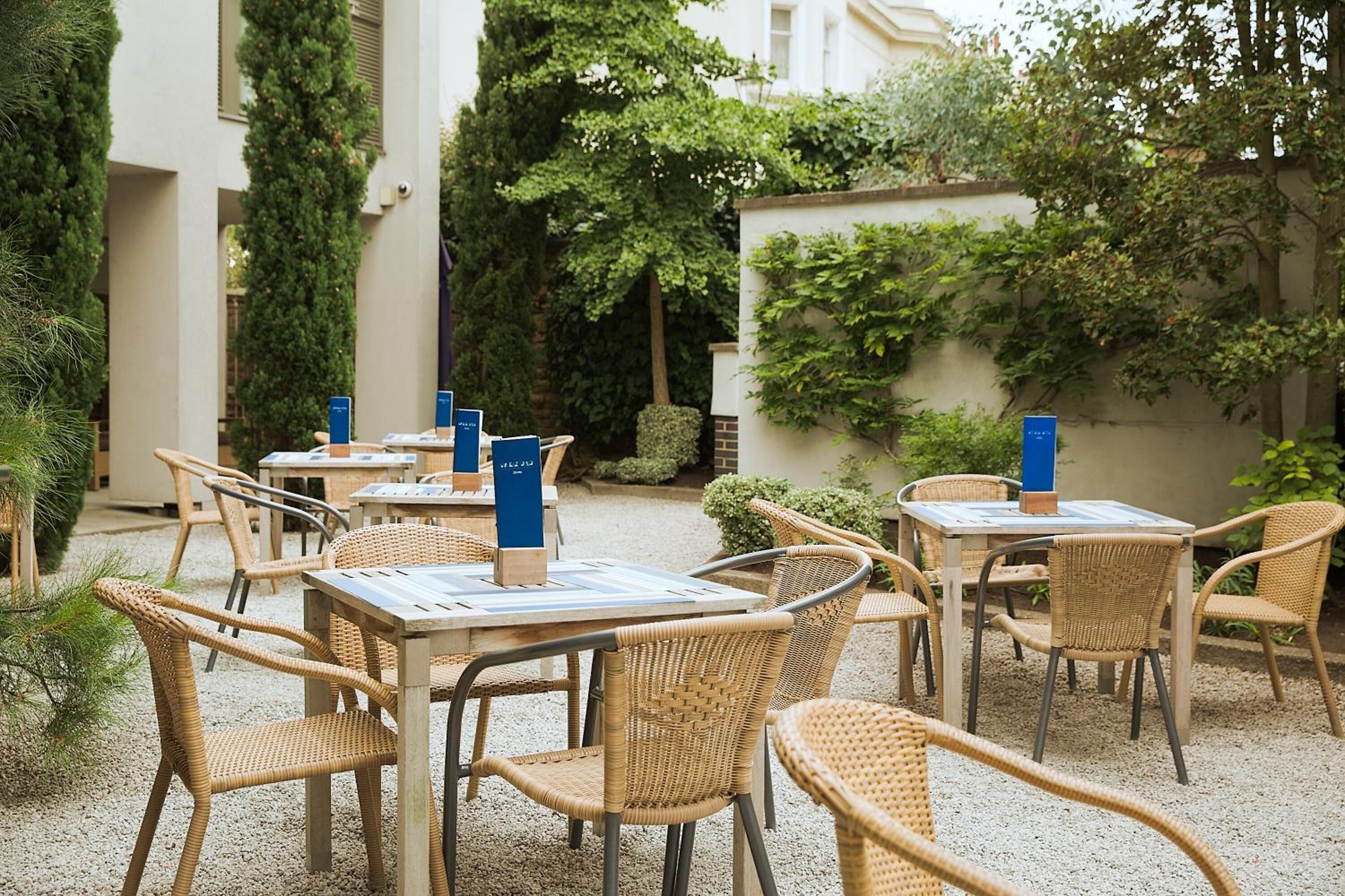 breakfast, lunch and dinner served