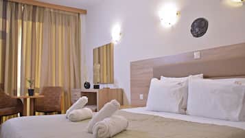 Double or Twin Room | 高級寢具、免費迷你吧物品、書桌、筆電工作空間