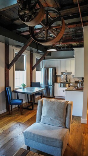 Room, River View (Hatfield Suite) | Private kitchen | Coffee/tea maker, cleaning supplies, paper towels