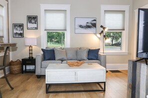 Studio Suite, River View, Annex Building | Living area | 40-inch LCD TV with cable channels, TV, Hulu