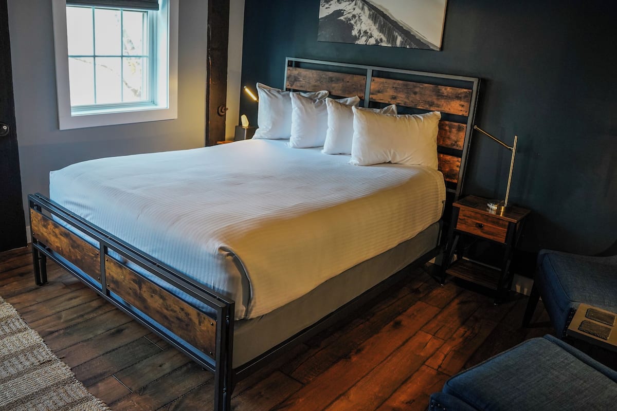 Room (The Hadley Room)