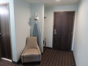Standard Room, 1 King Bed | Premium bedding, in-room safe, soundproofing, iron/ironing board - St. Charles Hotel (Hudson)