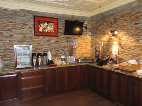 Free daily continental breakfast