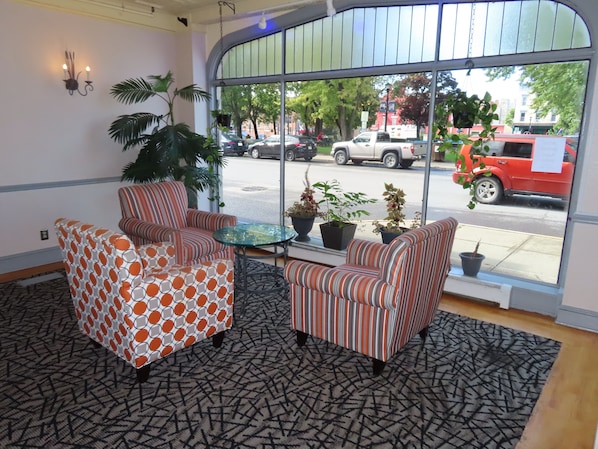 Lobby - St. Charles Hotel (Hudson)