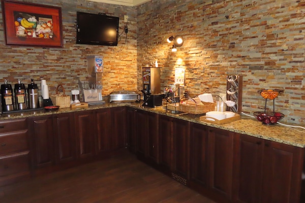 Free daily continental breakfast