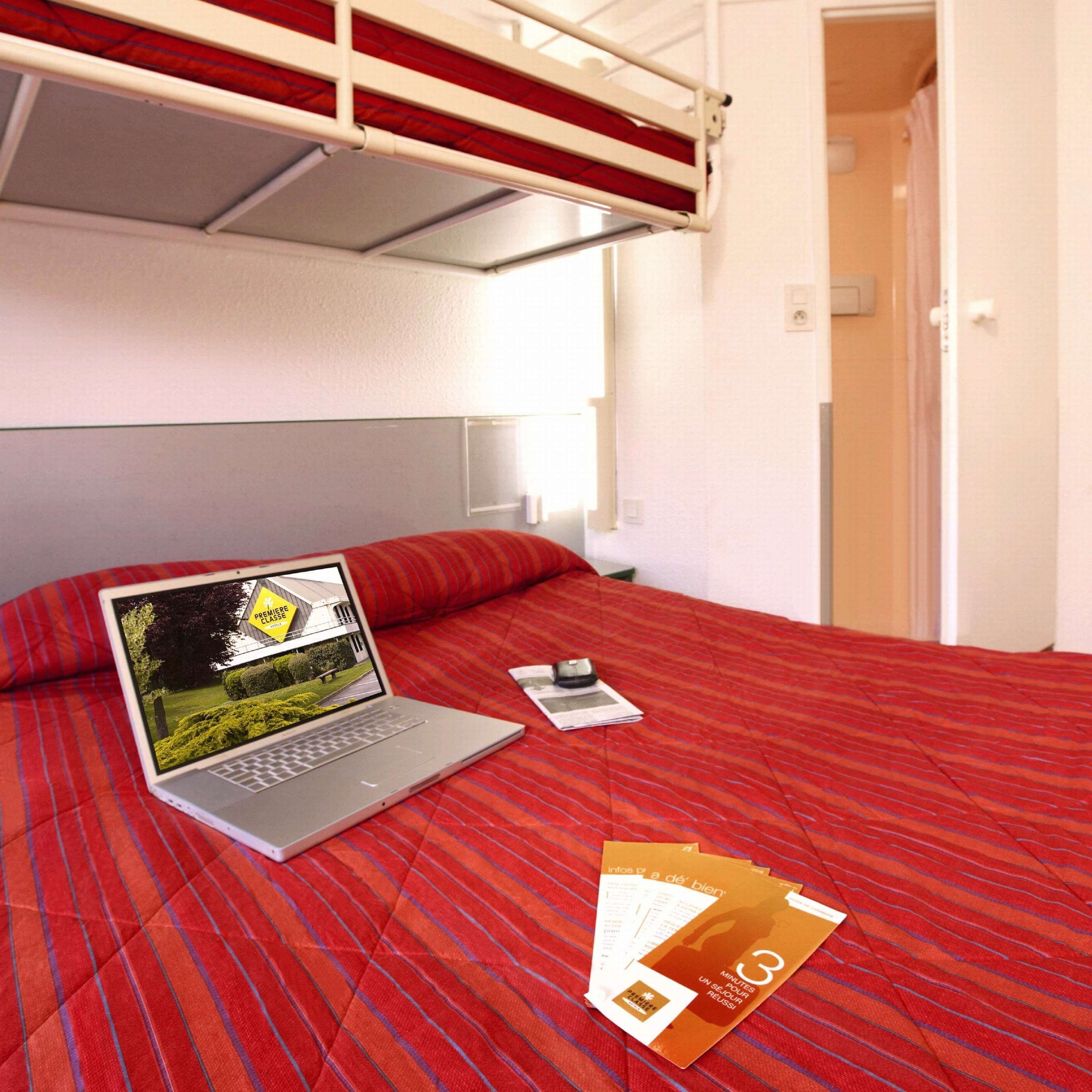 Bureau, rideaux occultants, Wi-Fi gratuit, draps fournis
