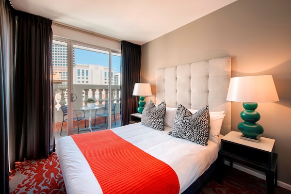 Premium bedding, in-room safe, desk, laptop workspace