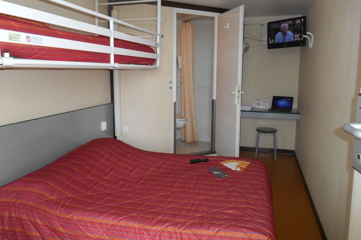 Bureau, rideaux dâobscurcissement, systĂšme dâinsonorisation