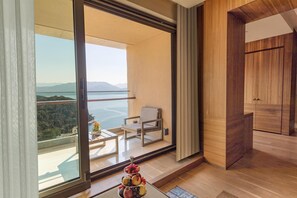 Luxe beddengoed, bedden met traagschuimmatrassen, een minibar